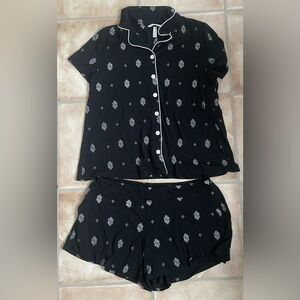 Soma women’s black and white 2 piece short sleeve button up pajama set; size L